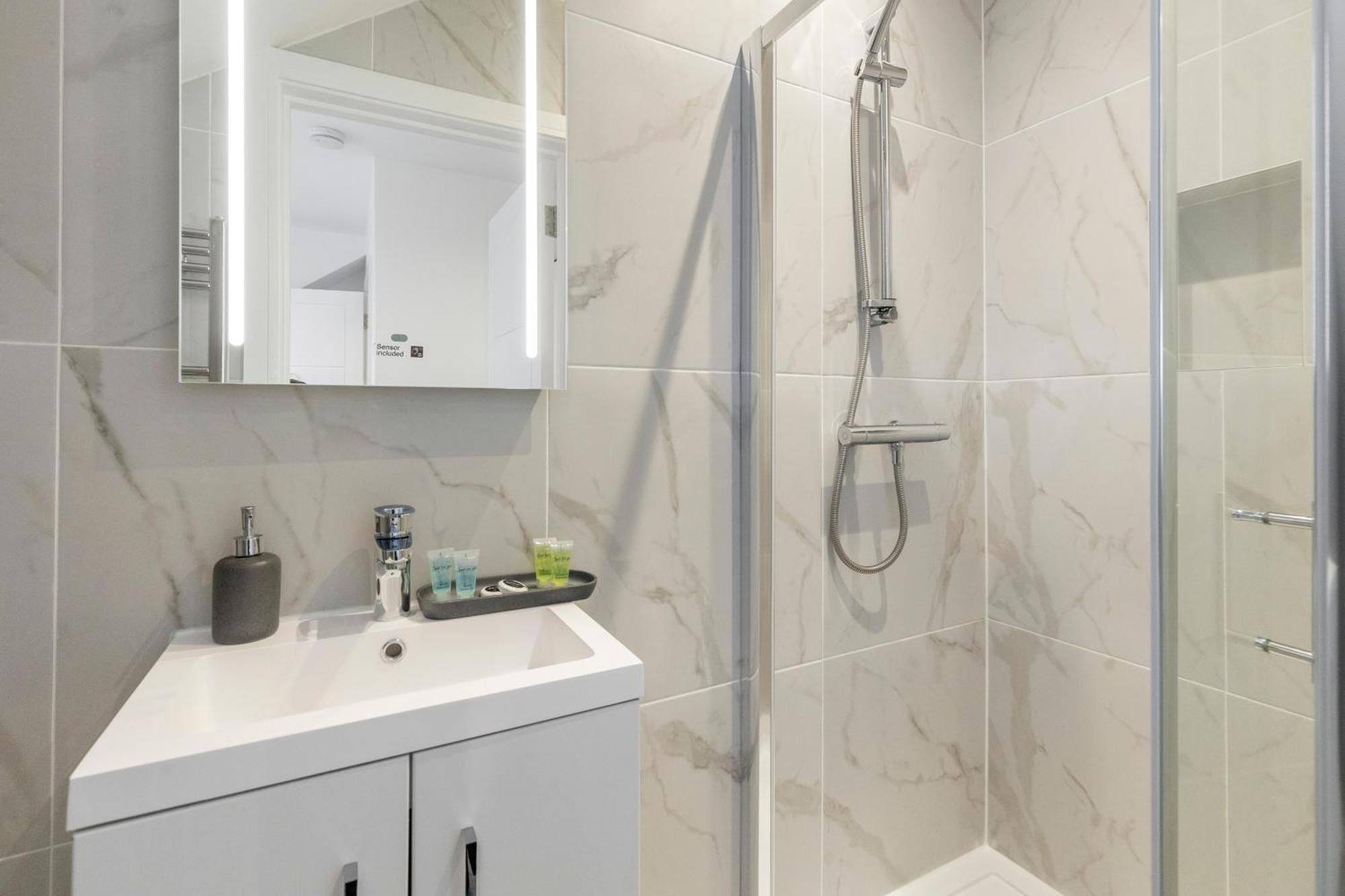 Luxurious 2 Bedroom - Apartment - Central Location London Exterior photo